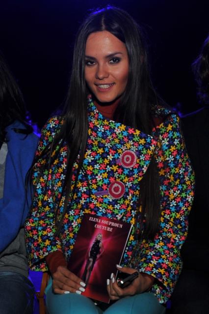 Российская Неделя моды Mersedes-Benz Fashion Week Russia сезон весна-лето 2012. На снимке: участница группы ФАБРИКА  Катя Ли.   24 октября 2011г.