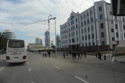 На одной из улиц Грозного. 5 октября 2011 года.