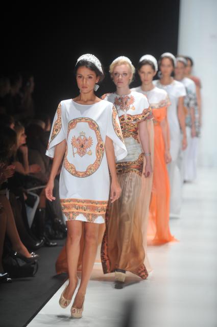 Показ коллекции Borodulin\'s на неделе моды Mercedes-Benz Fashion Week.  23 октября 2011 года.