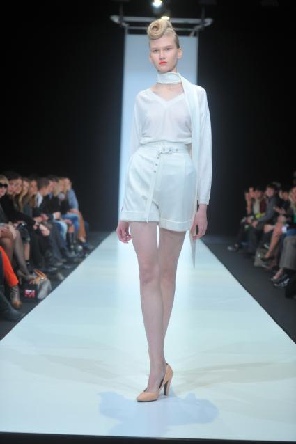 Показ коллекции TEGIN на неделе моды Mercedes-Benz Fashion Week. 23 октября 2011 года.