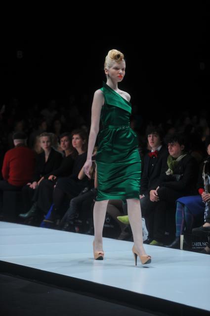 Показ коллекции TEGIN на неделе моды Mercedes-Benz Fashion Week. 23 октября 2011 года.