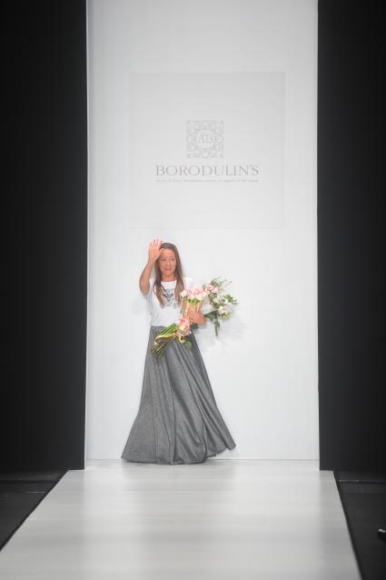 Показ коллекции Borodulin\'s на неделе моды Mercedes-Benz Fashion Week. На снимке: дизайнер Анна Бородулины.  23 октября 2011 года.