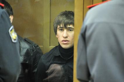 Подсудимый Артур Арсибиев, приговоренный к 5 годам колонии общего режима, в Мосгорсуде во время вынесения приговора по делу об убийстве болельщика ФК СПАРТАК Егора Свиридова. 28 сентября 2011 года.