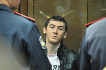Подсудимый Акай Акаев, приговоренный к 5 годам колонии общего режима, в Мосгорсуде во время вынесения приговора по делу об убийстве болельщика ФК СПАРТАК Егора Свиридова. 28 сентября 2011 года.