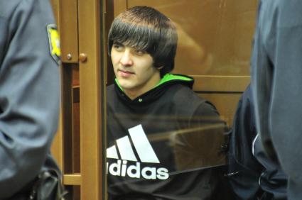 Подсудимый Нариман Исмаилов, приговоренный к 5 годам колонии общего режимав Мосгорсуде во время вынесения приговора по делу об убийстве болельщика ФК СПАРТАК Егора Свиридова. 28 сентября 2011 года.