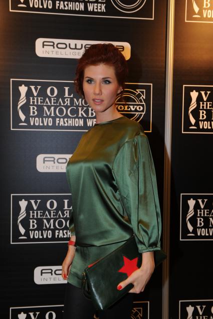 Закрытие Недели моды Volvo Fashion Week. На снимке: член общественного совета движения МОЛОДАЯ ГВАРДИЯ Анна Чапман. 31 октября 2011 года.