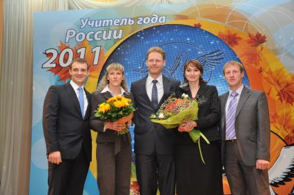 Победитель Всероссийского конкурса УЧИТЕЛЬ ГОДА РОССИИ-2011 финал. На снимке (слева направо): пятерка финалистов Алексей Осипов, Татьяна Усова, Антон Молев, Хеди Солсанова и Алексей Овчинников. . 05 октября 2011 года.