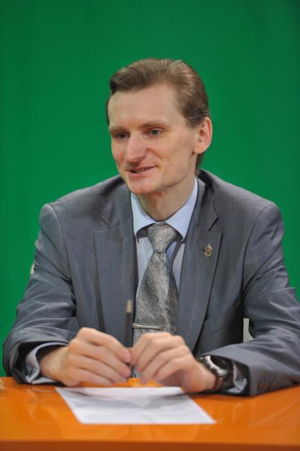 Олег Яшин вице-президент антипиратской ассоциации РУССКИЙ ЩИТ. В студии КП ТВ. 1 ноября 2011 года.