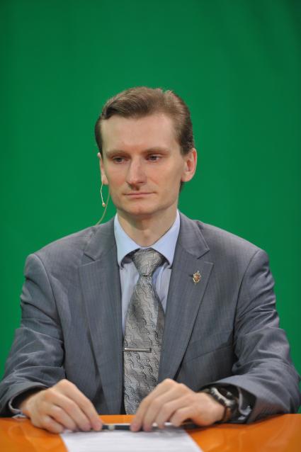 Олег Яшин вице-президент антипиратской ассоциации РУССКИЙ ЩИТ. В студии КП ТВ. 1 ноября 2011 года.