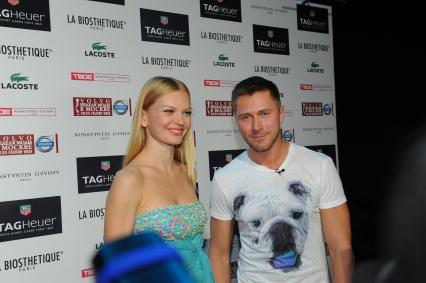 Дизайнер Константин Гайдай и модель Елена Кулецкая. 31 октября 2011 года.