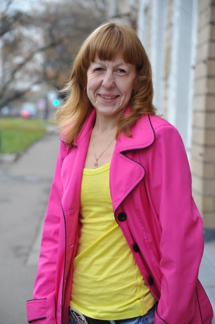 У 16 - ти летней школьницы Кати Неженцевой лицо 60-летней бабушки (синдром преждевременного старения). На снимке: Катя Неженцева. 17 октября 2011 года.