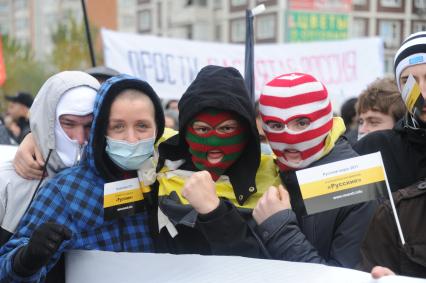 Участники акции националистических движений РУССКИЙ МАРШ в Люблино. 04 ноября 2011 года.