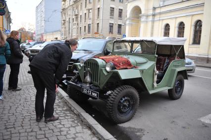 Парковка автомобилей. Прохожий.  05 ноября 2011 года.