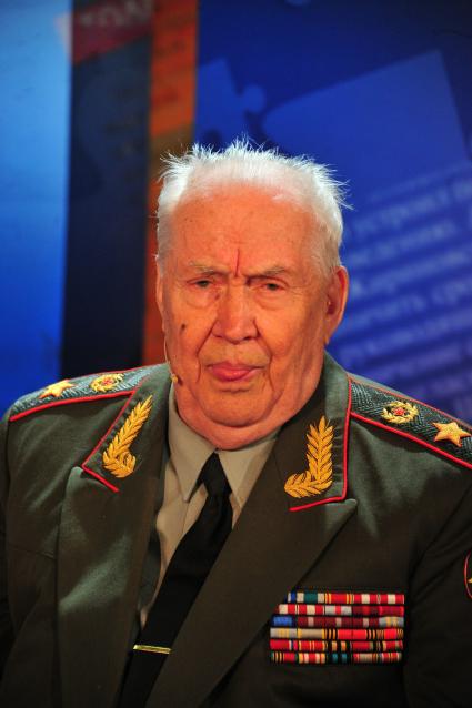 Генерал армии, доктор исторических наук Махмут Гареев в ИД КП. 07 ноября 2011 года.