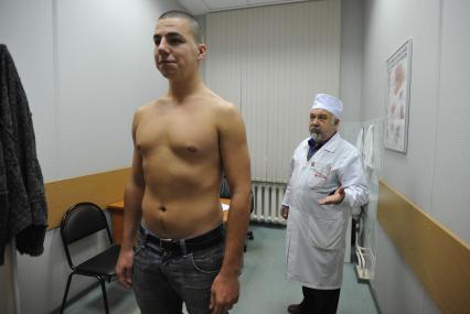 Призывник во время медосмотра перед отправлением на место прохождения службы. 08 ноября 2011 года.