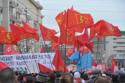 Во время шествия, приуроченного к 94-ой годовщине Октябрьской революции, на Тверской улице. 07 ноября  2011 года.