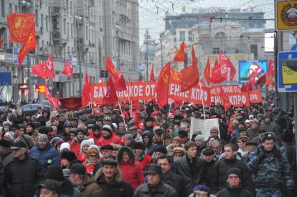 Во время шествия, приуроченного к 94-ой годовщине Октябрьской революции, на Тверской улице. 07 ноября  2011 года.