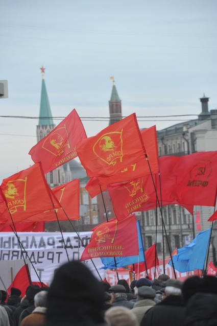 Во время шествия, приуроченного к 94-ой годовщине Октябрьской революции, на Тверской улице. 07 ноября  2011 года.