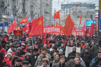 Во время шествия, приуроченного к 94-ой годовщине Октябрьской революции, на Тверской улице. 07 ноября  2011 года.