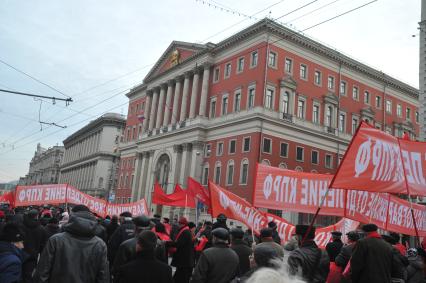 Во время шествия, приуроченного к 94-ой годовщине Октябрьской революции, на Тверской улице. 07 ноября  2011 года.