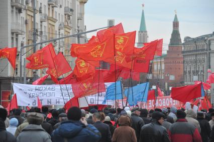 Во время шествия, приуроченного к 94-ой годовщине Октябрьской революции, на Тверской улице. 07 ноября  2011 года.