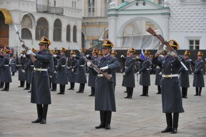 Церемония развода конных и пеших караулов Президентского полка. 31 октября 2011 года.