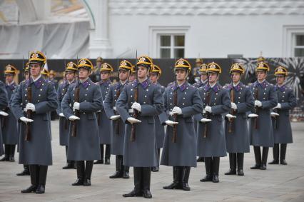 Церемония развода конных и пеших караулов Президентского полка. 31 октября 2011 года.