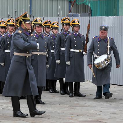 Церемония развода конных и пеших караулов Президентского полка. 31 октября 2011 года.