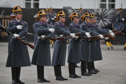 Церемония развода конных и пеших караулов Президентского полка. 31 октября 2011 года.