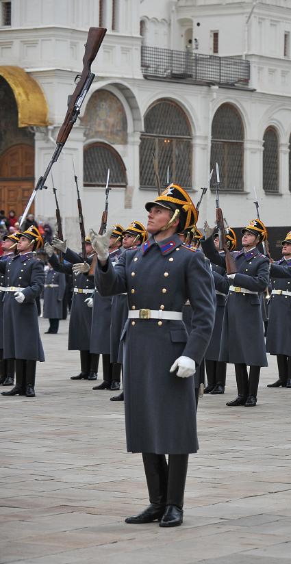 Церемония развода конных и пеших караулов Президентского полка. 31 октября 2011 года.