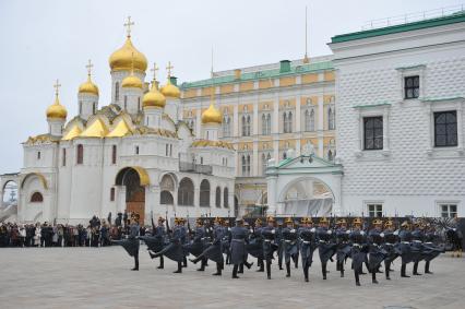 Церемония развода конных и пеших караулов Президентского полка. 31 октября 2011 года.