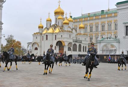 Церемония развода конных и пеших караулов Президентского полка. 31 октября 2011 года.