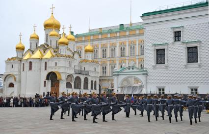 Церемония развода конных и пеших караулов Президентского полка. 31 октября 2011 года.