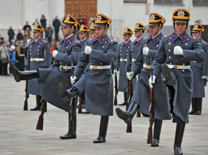 Церемония развода конных и пеших караулов Президентского полка. 31 октября 2011 года.