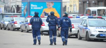 Москва. Сотрудники ДПС. Автомобили ДПС. 10 ноября 2011 года.