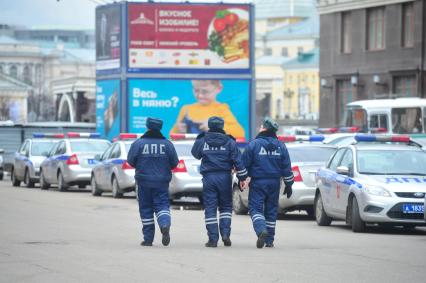 Москва. Сотрудники ДПС. Автомобили ДПС. 10 ноября 2011 года.