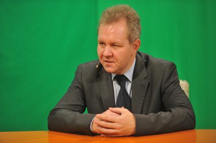 Владислав Иноземцев . директор Центра исследований постиндустриального общества; ведущие. В редакции ИД КП.  15 ноября 2011 года.