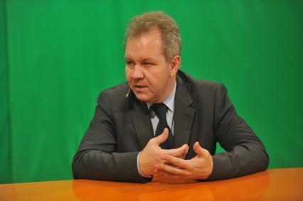 Владислав Иноземцев . директор Центра исследований постиндустриального общества; ведущие. В редакции ИД КП.  15 ноября 2011 года.
