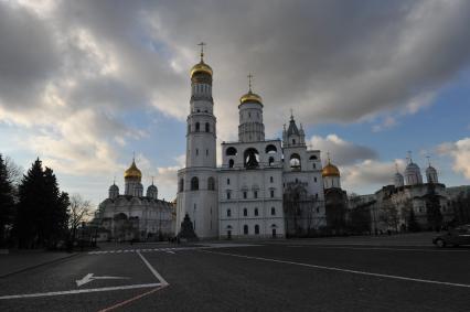 Москва. Ансамбль Колокольни Ивана Великого - Московский Кремль.  18 ноября 2011 года.