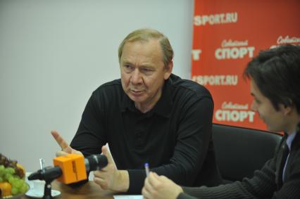 Романцев Олег - советский футболист (защитник), затем советский и российский тренер. В СС. 22 ноября 2011 года.