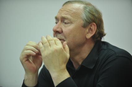 Романцев Олег - советский футболист (защитник), затем советский и российский тренер. В СС. 22 ноября 2011 года.