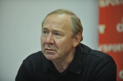 Романцев Олег - советский футболист (защитник), затем советский и российский тренер. В СС. 22 ноября 2011 года.