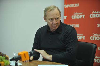 Романцев Олег - советский футболист (защитник), затем советский и российский тренер. В СС. 22 ноября 2011 года.
