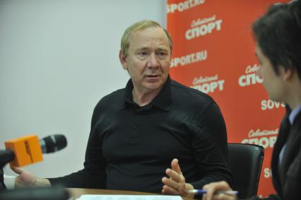 Романцев Олег - советский футболист (защитник), затем советский и российский тренер. В СС. 22 ноября 2011 года.