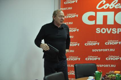Романцев Олег - советский футболист (защитник), затем советский и российский тренер. В СС. 22 ноября 2011 года.