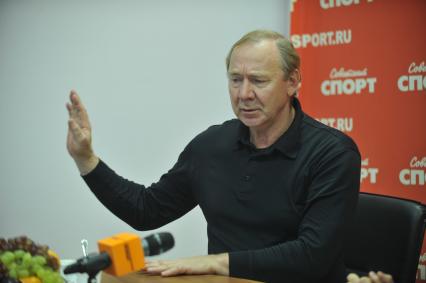 Романцев Олег - советский футболист (защитник), затем советский и российский тренер. В СС. 22 ноября 2011 года.