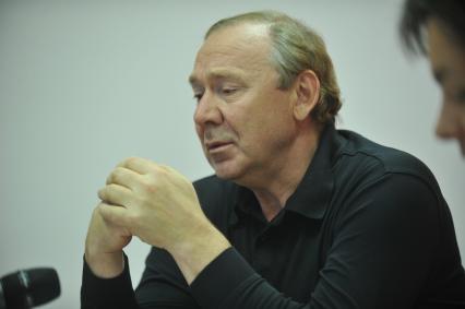 Романцев Олег - советский футболист (защитник), затем советский и российский тренер. В СС. 22 ноября 2011 года.
