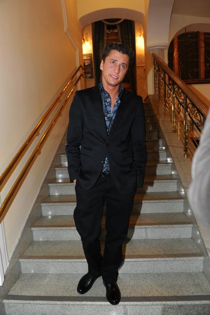 Церемония вручения премии ЖЕНЩИНА ГОДА ЖУРНАЛА GLAMOUR 2011. На снимке: актер Павел Прилучный. . 17 ноября 2011 года.