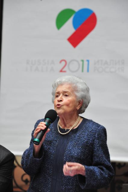 Открытие выставки Микеланджело Караваджо в Москве. На снимке: директор Государственного музея изобразительных искусств имени А. С. Пушкина Ирина Антонова. 25 ноября 2011 года.