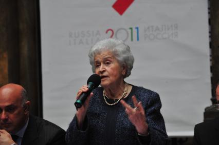 Открытие выставки Микеланджело Караваджо в Москве. На снимке: директор Государственного музея изобразительных искусств имени А. С. Пушкина Ирина Антонова. 25 ноября 2011 года.